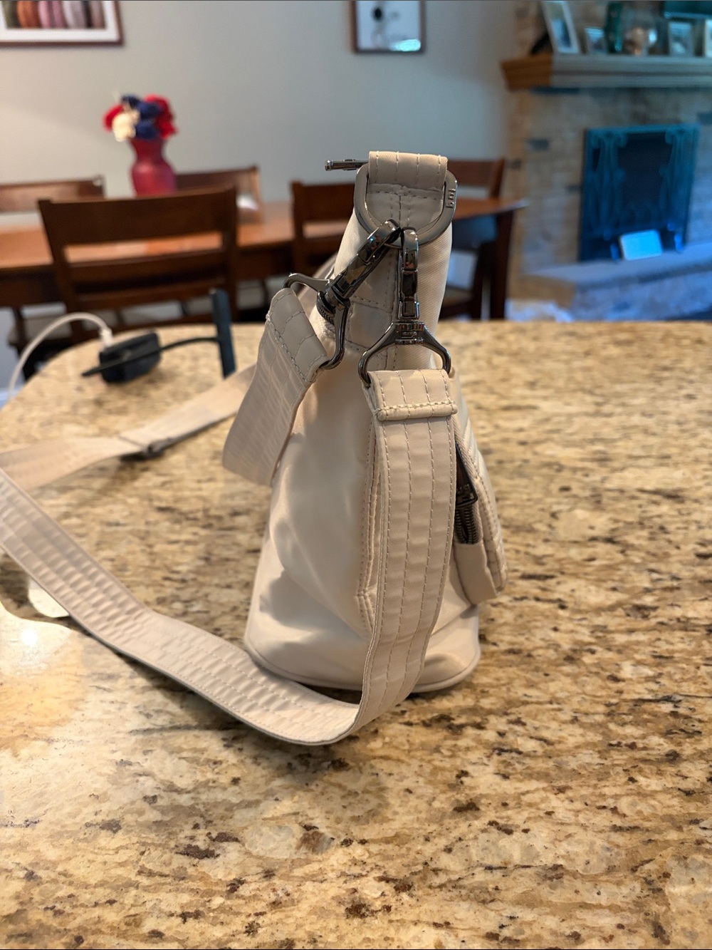 Lug Samba 2 Crossbody - Picture 4 of 13